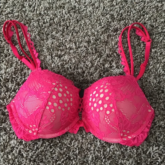 Victoria Secret Bombshell Bra - Picture 1 of 3